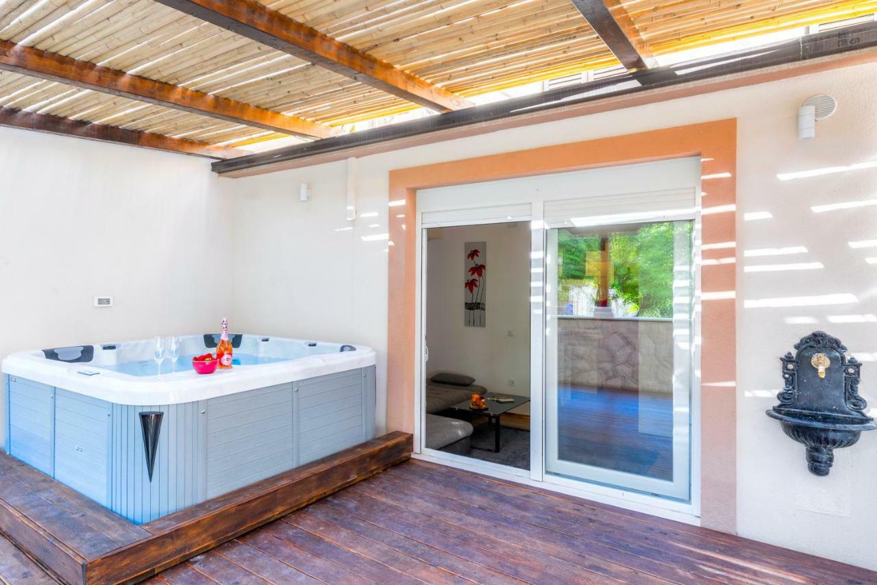 Alena Luxury Apartment With Jacuzzi Split Exterior foto